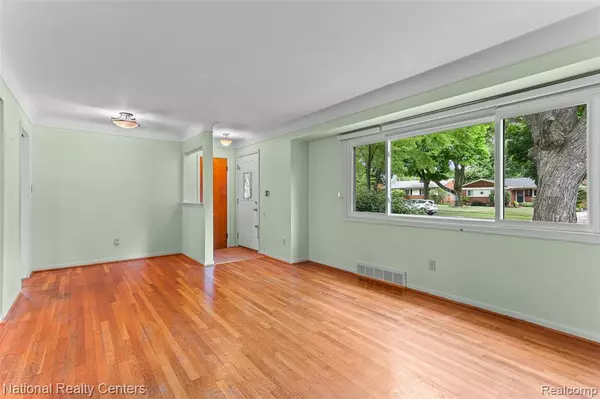 Farmington, MI 48336,23065 Warner Street