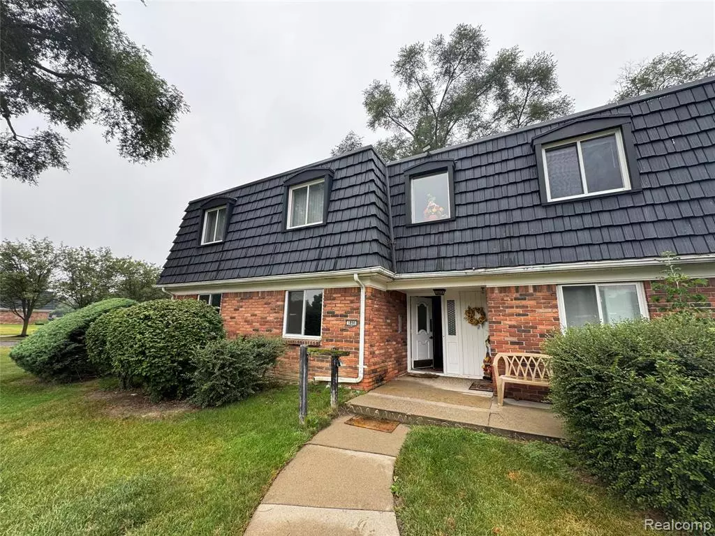 Waterford, MI 48328,1890 Colonial Village Way