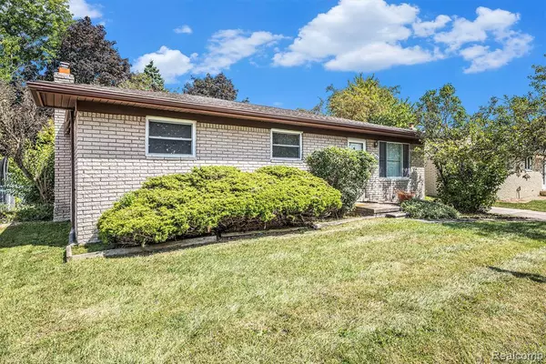 Clinton Twp, MI 48038,18144 N Oak Drive