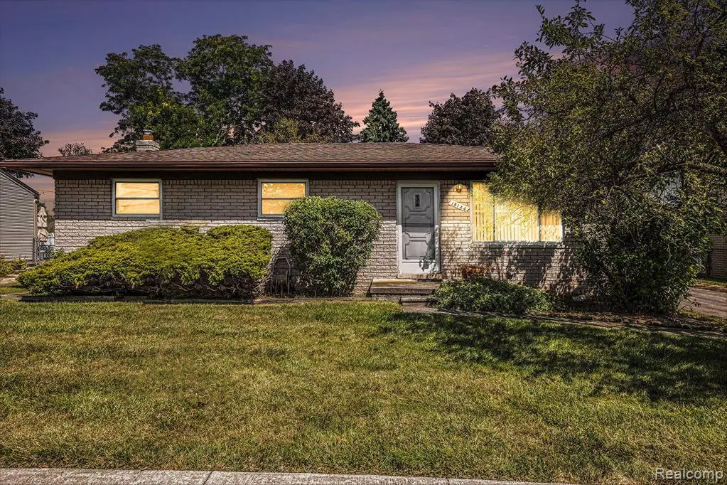 Clinton Twp, MI 48038,18144 N Oak Drive