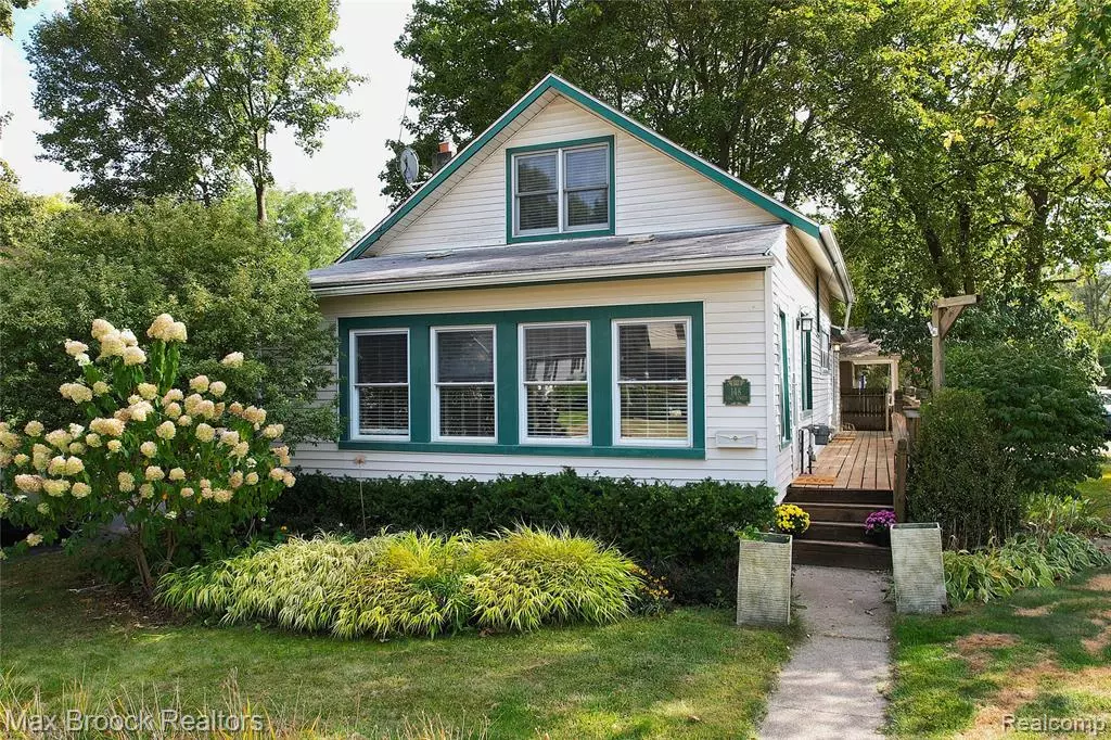 Oxford, MI 48371,148 East Street
