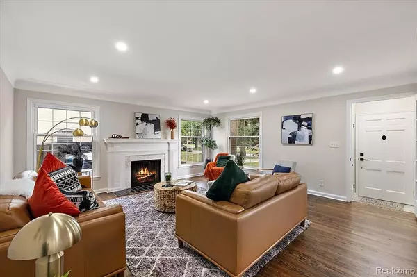 Grosse Pointe Woods, MI 48236,1108 Roslyn Road