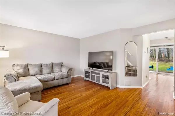 Rochester Hills, MI 48309,1594 Streamwood Court Court