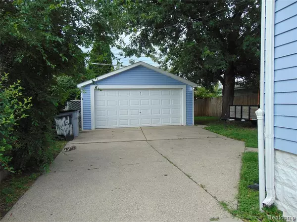 Hazel Park, MI 48030,613 E Woodruff Avenue