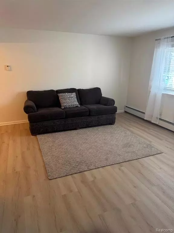 Rochester, MI 48307,810 Plate Street