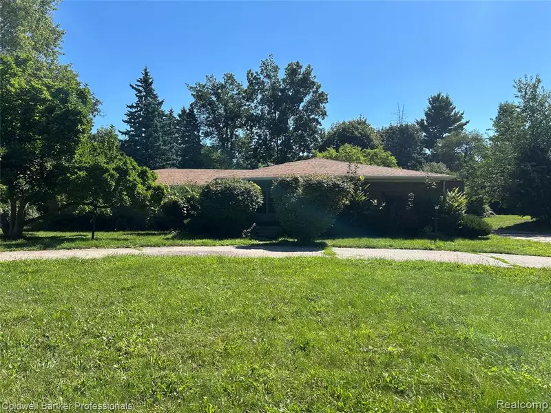 1661 Winthrop Road, Bloomfield Hills, MI 48302