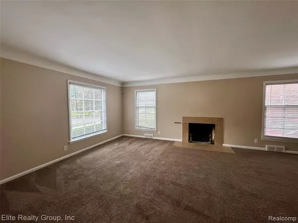 Detroit, MI 48221,19677 Roslyn Road