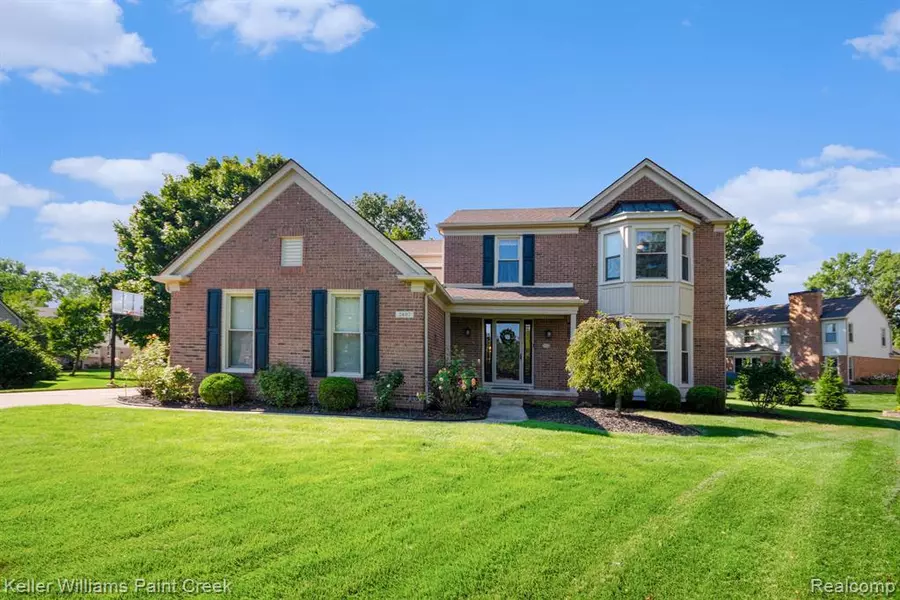 2407 Canoe Circle Drive, Lake Orion, MI