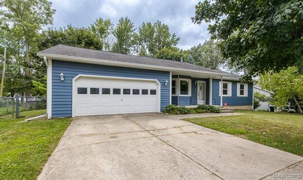 948 McClellan Street, Lake Orion, MI 48362