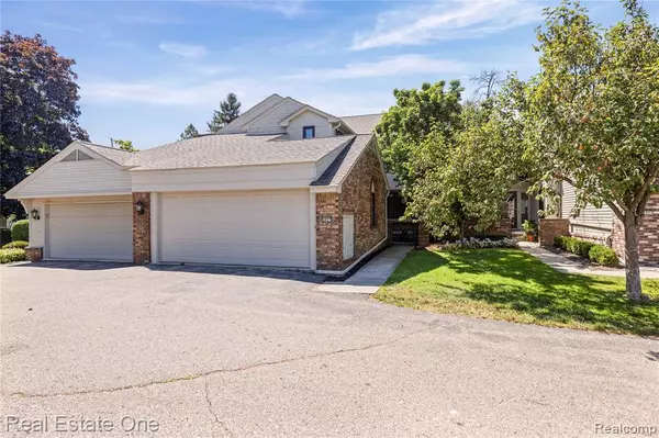 6027 Pebble Lane Court, West Bloomfield, MI