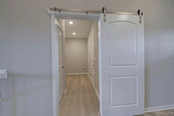 Howell, MI 48843,325 MCDOWELL DR