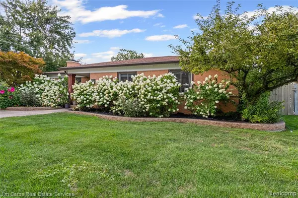 Harper Woods, MI 48225,21101 Beaufait Street