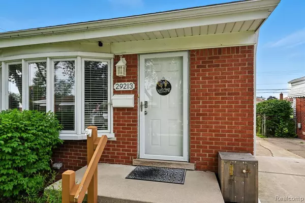 Saint Clair Shores, MI 48081,29213 Grant Street
