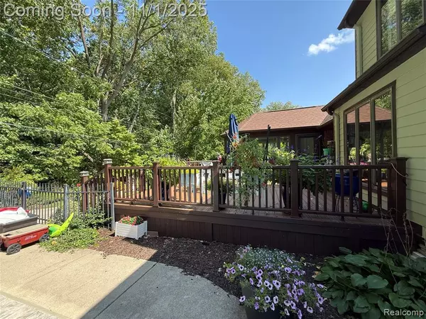 Clinton Twp, MI 48036,19939 S Riverhill Drive