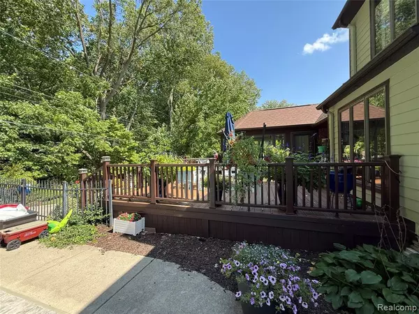 Clinton Twp, MI 48036,19939 S Riverhill Drive