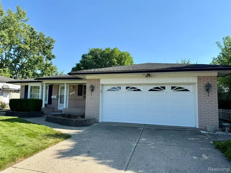 3938 Robertson Dr Drive, Warren, MI 48092