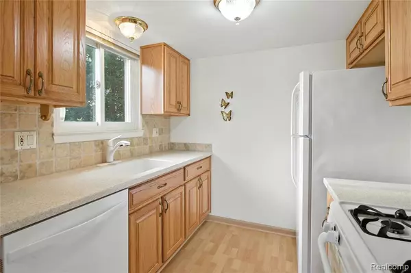 South Lyon, MI 48178,25321 Potomac Drive
