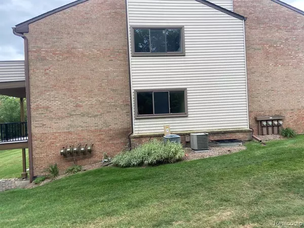 West Bloomfield, MI 48323,4411 Laurel Club Circle