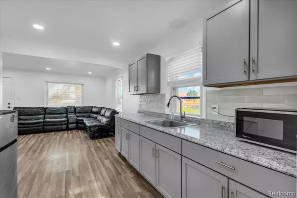 Romulus, MI 48174,6837 Middlebelt Road