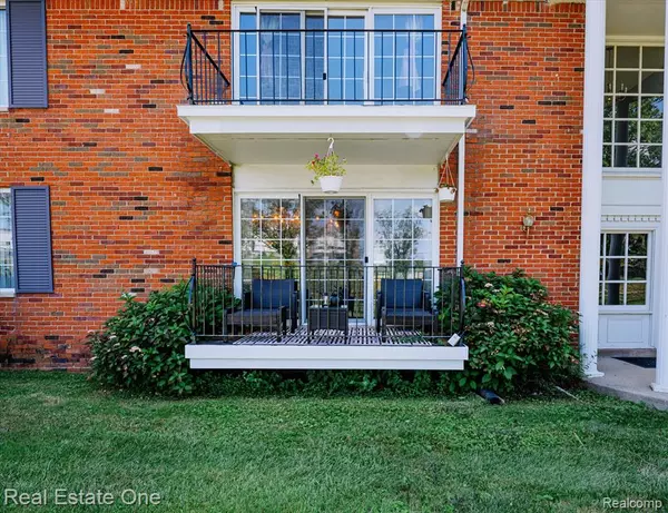 Bloomfield Hills, MI 48304,430 Fox Hills N Drive