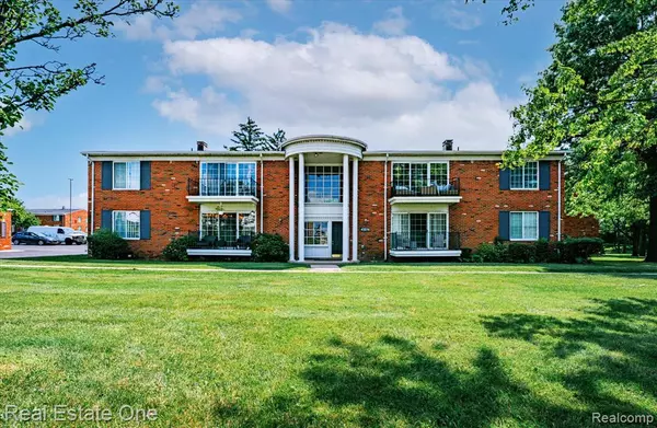 430 Fox Hills N Drive, Bloomfield Hills, MI 48304