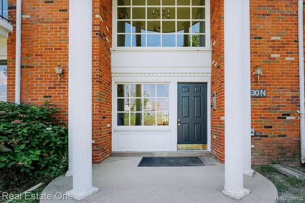 Bloomfield Hills, MI 48304,430 Fox Hills N Drive