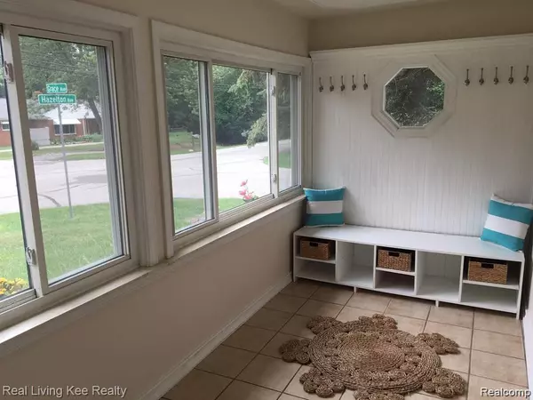 Rochester Hills, MI 48307,3794 Hazelton Avenue