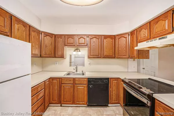 West Bloomfield, MI 48323,4212 Greendale Avenue