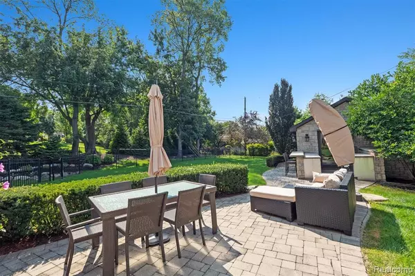 Bloomfield Hills, MI 48302,5365 Van Ness Court