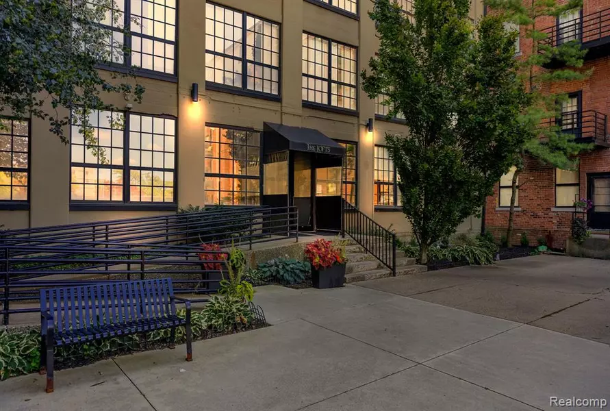 6533 E Jefferson Avenue, Detroit, MI 48207