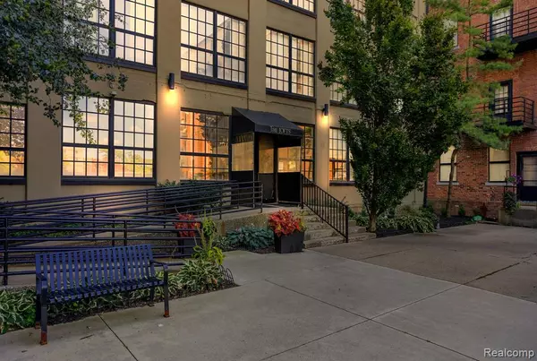 Detroit, MI 48207,6533 E Jefferson Avenue