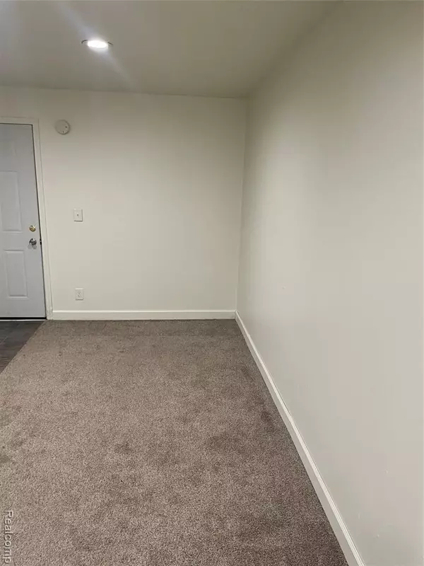 Davison, MI 48423,912 N State Road