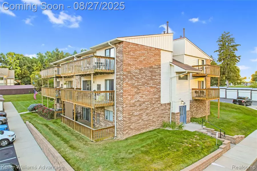 855 S Pontiac Trail, Walled Lake, MI 48390