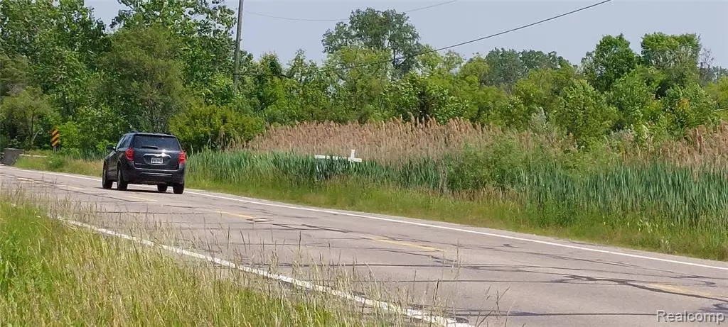 00 West Road, Flat Rock, MI 48134