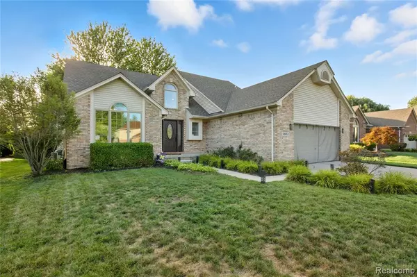 48821 Tremont Drive, Macomb, MI 48044