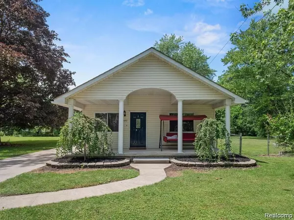 5642 WEDDEL Street, Dearborn Heights, MI 48125
