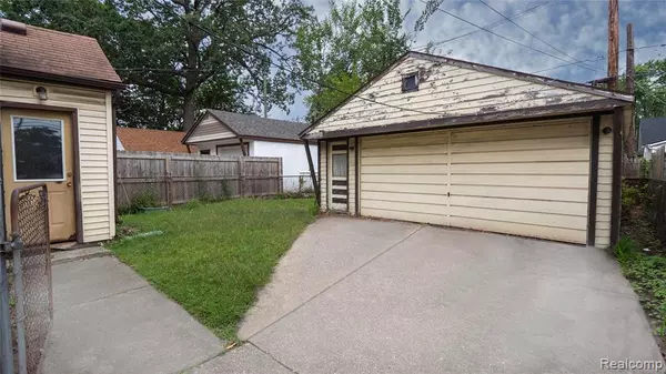 Hazel Park, MI 48030,1027 E Milton Avenue