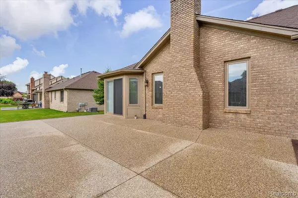 Warren, MI 48093,32529 Pine Ridge Drive