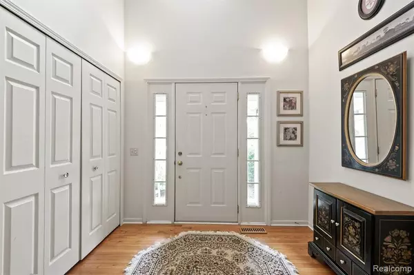 West Bloomfield, MI 48324,7260 Willow Oak Drive