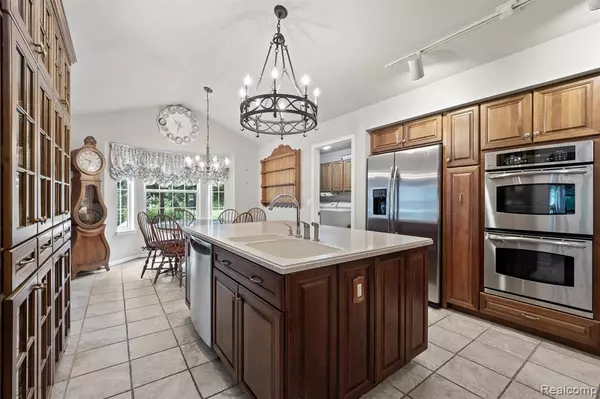 West Bloomfield, MI 48324,7260 Willow Oak Drive