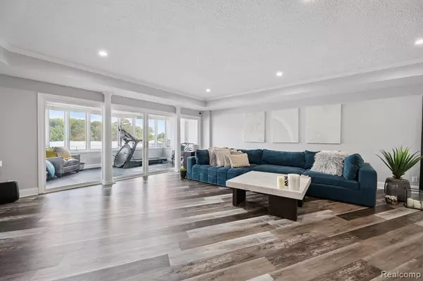 Novi, MI 48377,43050 12 Oaks Crescent Drive