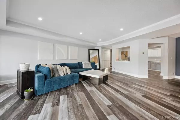 Novi, MI 48377,43050 12 Oaks Crescent Drive