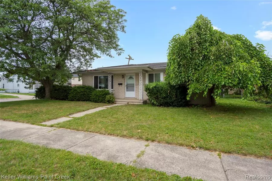 16561 Capri Place, Roseville, MI 48066