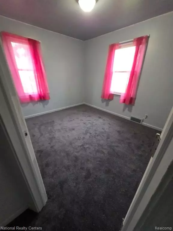 Redford, MI 48240,19919 Five Points Street