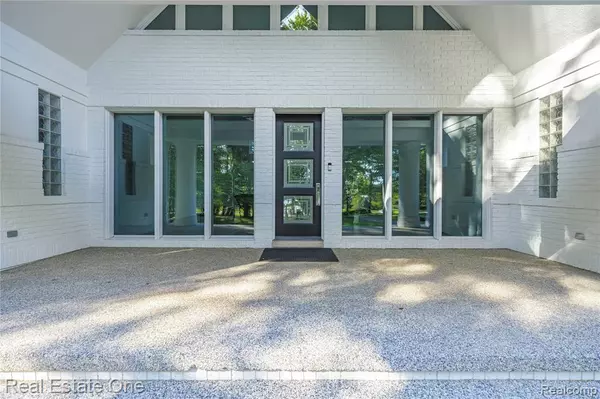 West Bloomfield, MI 48324,6570 Alden Drive