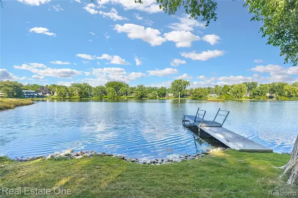West Bloomfield, MI 48324,6570 Alden Drive