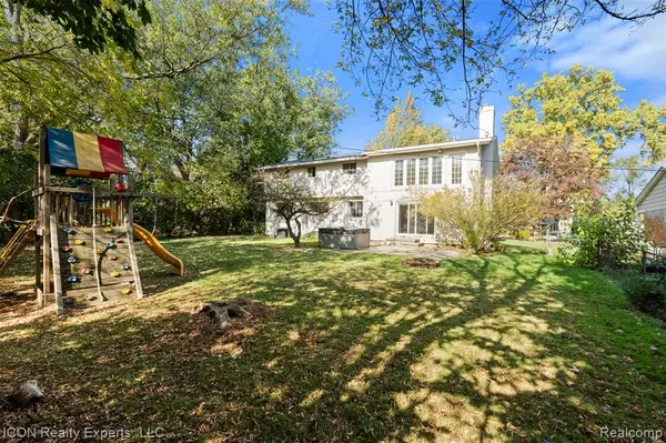 Bloomfield Hills, MI 48302,1965 DEVONSHIRE Road