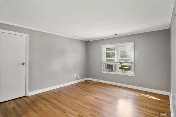 Hazel Park, MI 48030,1751 E WOODWARD HEIGHTS Boulevard