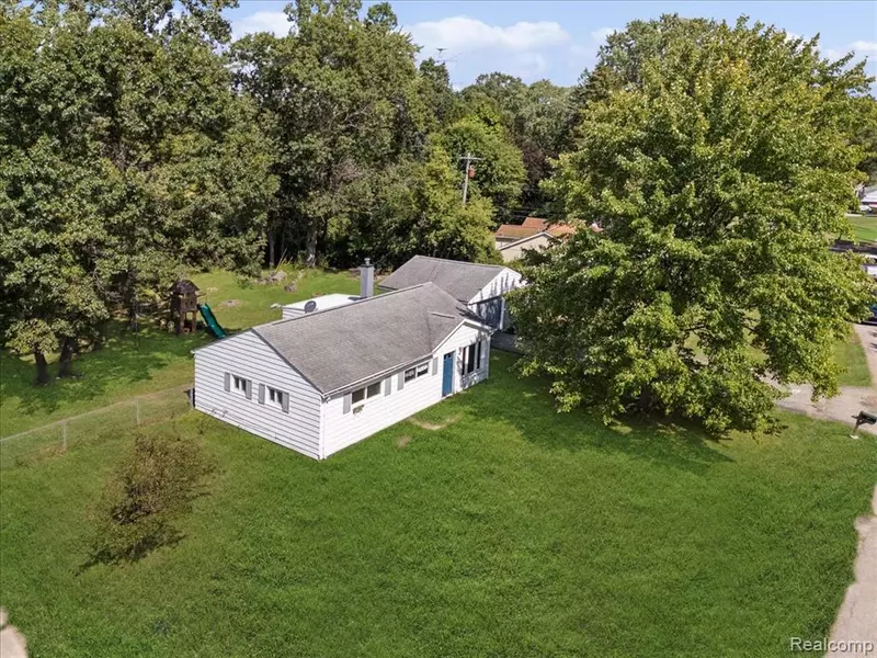 7096 Tappon Drive, Clarkston, MI