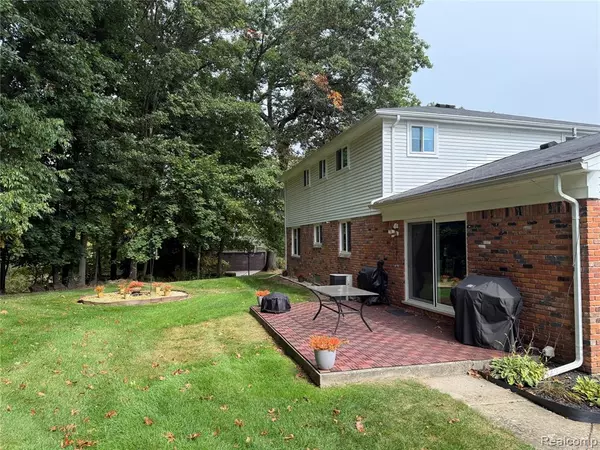 Rochester, MI 48306,5540 Bostall Woods Drive